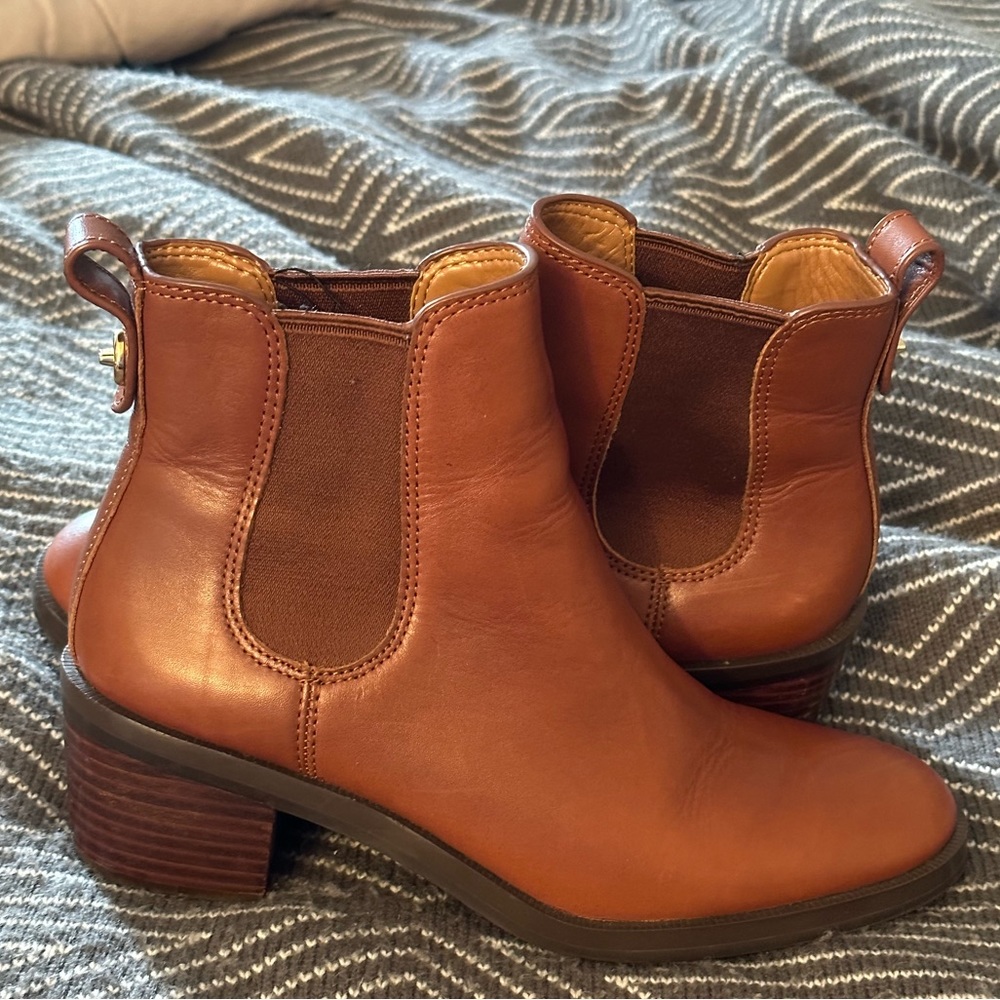 Coach 6.5 Women’s brown Chelsea boot